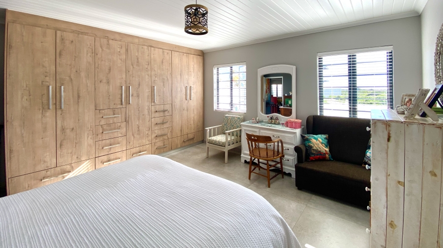 5 Bedroom Property for Sale in Dwarskersbos Western Cape